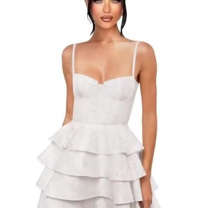 Light grey heart-shaped neck suspender cake dress